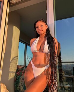 Halle Bailey OnlyFans Leak Picture - Thumbnail 5Upzh4hoCS