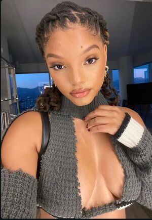 Halle Bailey OnlyFans Leak Picture - Thumbnail Avc3w7VLX1