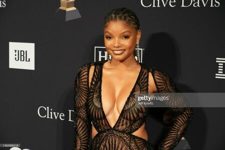 Halle Bailey OnlyFans Leak Picture - Thumbnail B9Q1H15B4y