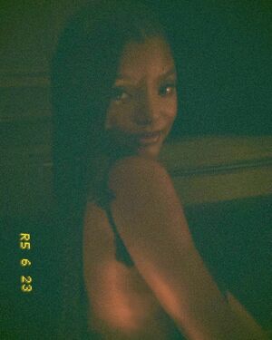 Halle Bailey OnlyFans Leak Picture - Thumbnail D1eWhXFnvk