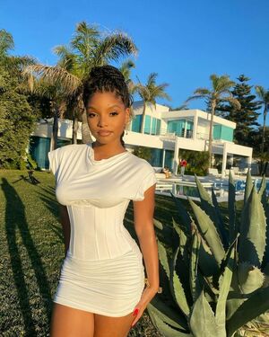 Halle Bailey OnlyFans Leak Picture - Thumbnail FZwxb8qyQp