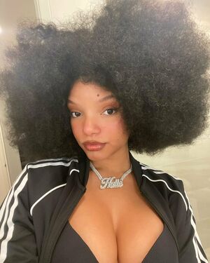 Halle Bailey OnlyFans Leak Picture - Thumbnail HnLgLaKlHp