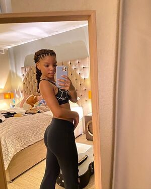 Halle Bailey OnlyFans Leak Picture - Thumbnail L9gOCYsZ0X