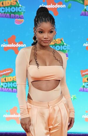 Halle Bailey OnlyFans Leak Picture - Thumbnail NnKY2OLNDi