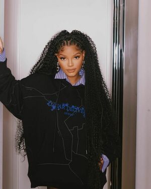 Halle Bailey OnlyFans Leak Picture - Thumbnail OngcCC1TLV