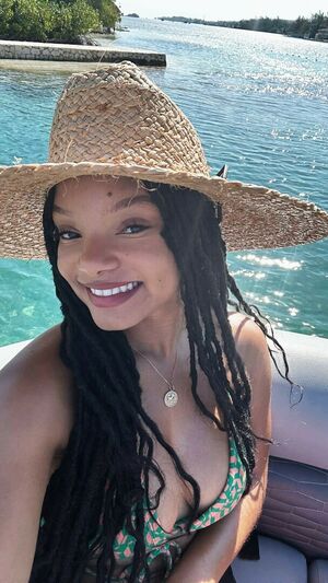 Halle Bailey OnlyFans Leak Picture - Thumbnail Q1i2B1zTK3