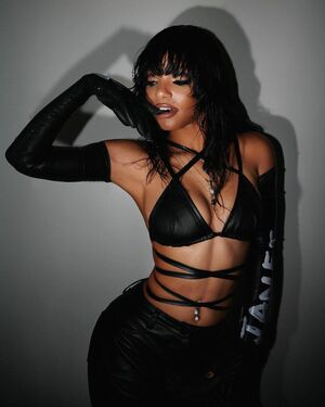 Halle Bailey OnlyFans Leak Picture - Thumbnail QyaWvuyqIV