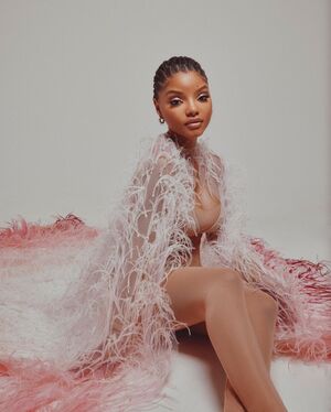 Halle Bailey OnlyFans Leak Picture - Thumbnail T6W8GYNCfx