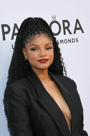 Halle Bailey OnlyFans Leak Picture - Thumbnail WQTlcTgzH2