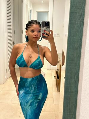 Halle Bailey OnlyFans Leak Picture - Thumbnail XjbkXavZmH