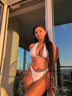 Halle Bailey OnlyFans Leak Picture - Thumbnail ZjUrSPBicS