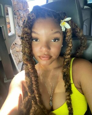 Halle Bailey OnlyFans Leak Picture - Thumbnail eiylK4X0Ex