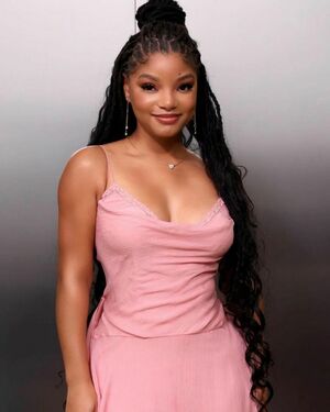 Halle Bailey OnlyFans Leak Picture - Thumbnail j82AfqZmfj