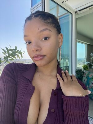 Halle Bailey OnlyFans Leak Picture - Thumbnail jwCVKbcdLw