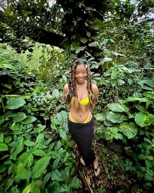 Halle Bailey OnlyFans Leak Picture - Thumbnail lA87dz1JAu