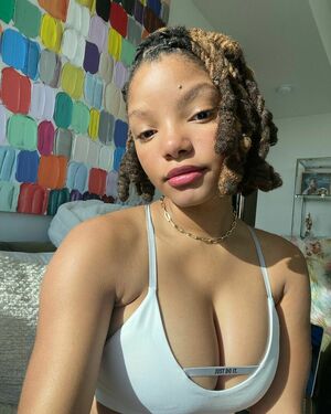 Halle Bailey OnlyFans Leak Picture - Thumbnail lHA8WIqAHn