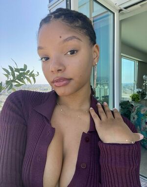 Halle Bailey OnlyFans Leak Picture - Thumbnail lNJp859gH1