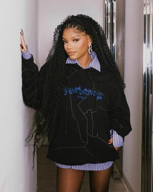 Halle Bailey OnlyFans Leak Picture - Thumbnail oyBCeR6XjB