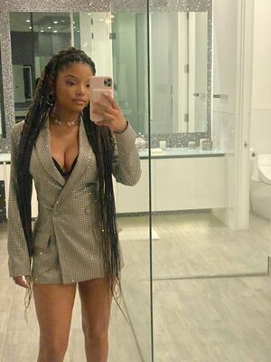 Halle Bailey OnlyFans Leak Picture - Thumbnail pRXXiLzEu8