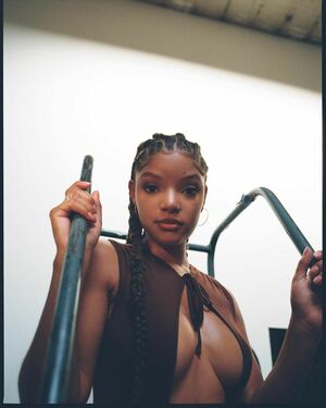 Halle Bailey OnlyFans Leak Picture - Thumbnail pbkJezxP4B