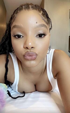 Halle Bailey OnlyFans Leak Picture - Thumbnail r0gQwLlcOA