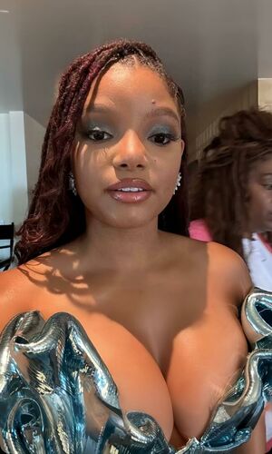 Halle Bailey OnlyFans Leak Picture - Thumbnail urulrlPxkf