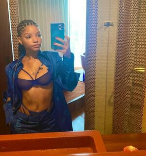 Halle Bailey OnlyFans Leak Picture - Thumbnail zoJGqoW7Fs