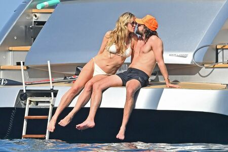 Heidi Klum OnlyFans Leak Picture - Thumbnail UZ3A6AP2pb