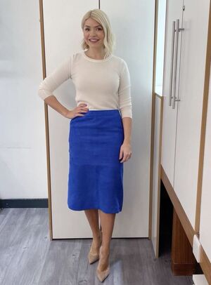 Holly Willoughby OnlyFans Leak Picture - Thumbnail 5R6w15gD61