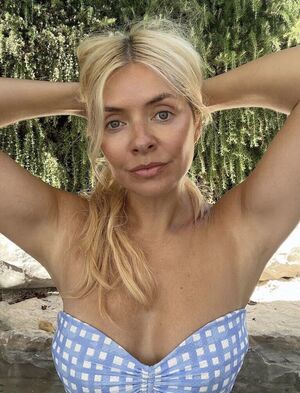 Holly Willoughby OnlyFans Leak Picture - Thumbnail D7BMgnkZyb