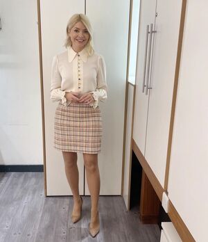 Holly Willoughby OnlyFans Leak Picture - Thumbnail EGcxF3VmsQ