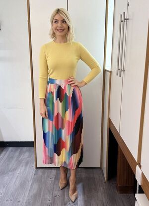 Holly Willoughby OnlyFans Leak Picture - Thumbnail IRR7Bx7QRa