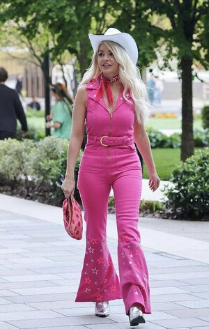 Holly Willoughby OnlyFans Leak Picture - Thumbnail Ue7wx3kTD5