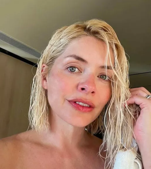 Holly Willoughby OnlyFans Leak Picture - Thumbnail slXI5xW6mG