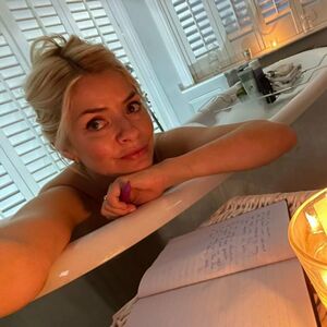 Holly Willoughby OnlyFans Leak Picture - Thumbnail vLcE2Z6e81