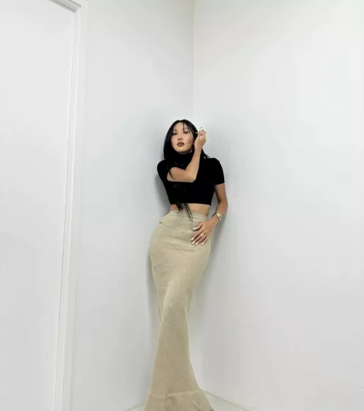 Hwasa OnlyFans Leak Picture - Thumbnail HYhX3UdPJt