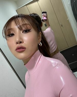 Hwasa OnlyFans Leak Picture - Thumbnail JK4KDwUjxG