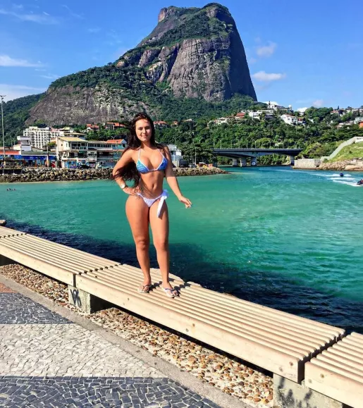 Isabella Pinheiro OnlyFans Leak Picture - Thumbnail 8wN3fpifLA