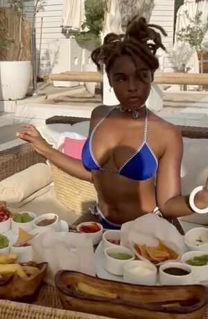 Janelle Monae OnlyFans Leak Picture - Thumbnail tQZWWRoyda