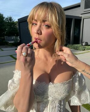 Kaley Cuoco OnlyFans Leak Picture - Thumbnail ENh9cDTSk2