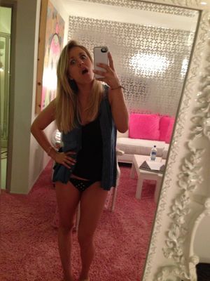 Kaley Cuoco OnlyFans Leak Picture - Thumbnail Hbxsw18JzR