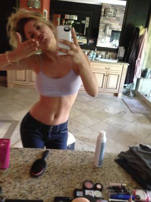 Kaley Cuoco OnlyFans Leak Picture - Thumbnail arI863M0Qq