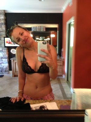 Kaley Cuoco OnlyFans Leak Picture - Thumbnail c3K8c0T846