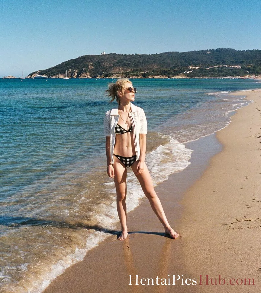 Kiernan Shipka Nude OnlyFans Leak Photo JFw8BE5aOs