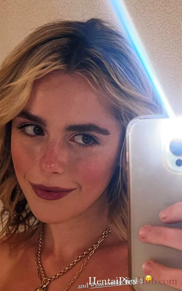 Kiernan Shipka Nude OnlyFans Leak Photo MyhYMwzXke