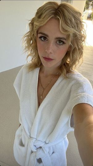 Kiernan Shipka OnlyFans Leak Picture - Thumbnail 0W9dRtPaD2