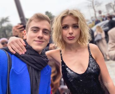 Kiernan Shipka OnlyFans Leak Picture - Thumbnail 0njgB8jZnq