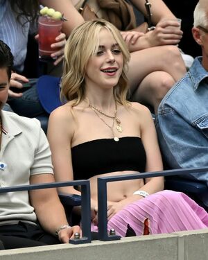 Kiernan Shipka OnlyFans Leak Picture - Thumbnail 3VxkUGRfVU