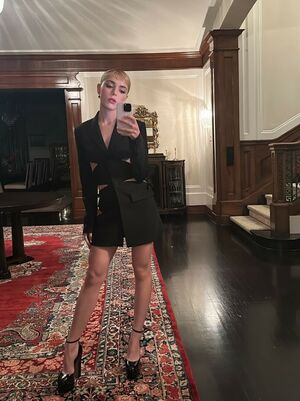 Kiernan Shipka OnlyFans Leak Picture - Thumbnail 7p4x42jN4o