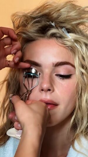 Kiernan Shipka OnlyFans Leak Picture - Thumbnail Ai3HFaaV72